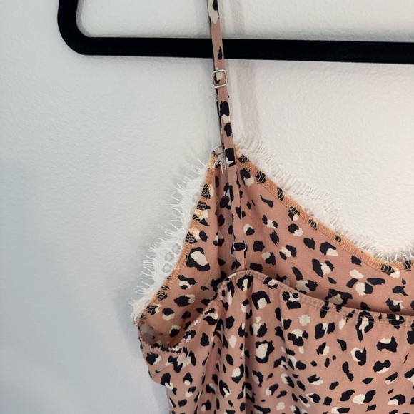 ⭐️ NWT - Vanilla Bay Leopard Print Lace Trim Cami – The Mason Jar Boutique - Picture 5 of 6